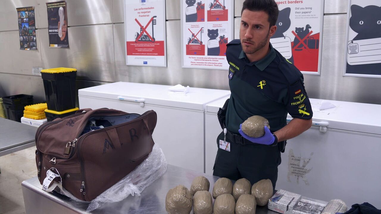 Au coeur des douanes : Espagne — RMC STORY 15:00