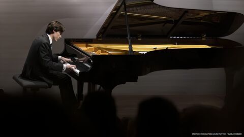 Jaeden Izik-Dzurko : Medtner, Ravel, Rachmaninov - Fondation Louis Vuitton - Mezzo